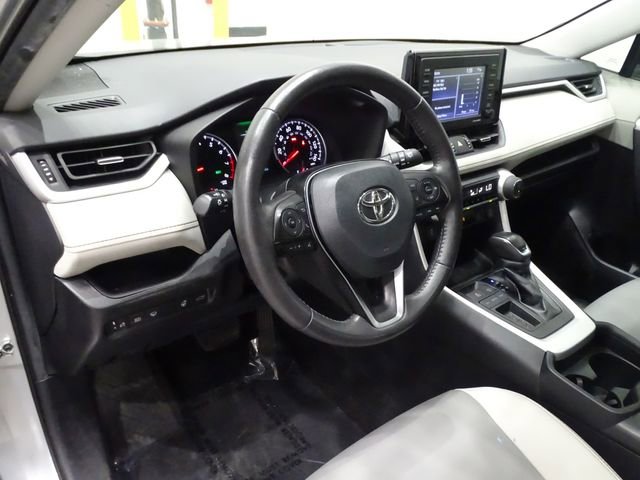 Used 2021 Toyota RAV4 XLE Premium image 21