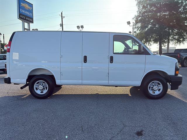 Used 2025 Chevrolet Express 2500 w/ Enhanced Convenience Package RWD image 8