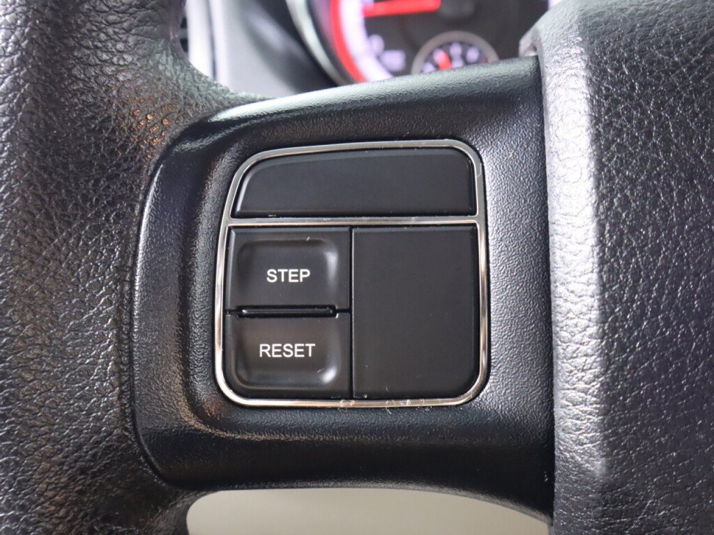 Used 2018 Dodge Grand Caravan SE FWD image 12