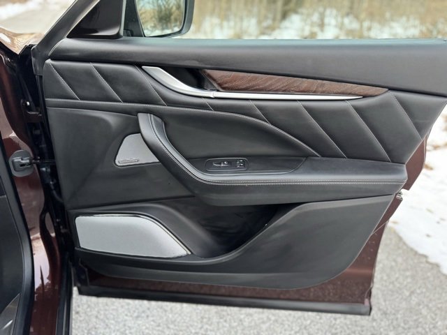 Used 2020 Maserati Levante GranLusso image 19