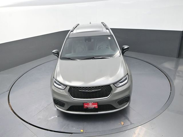 Used 2025 Chrysler Pacifica Limited image 21