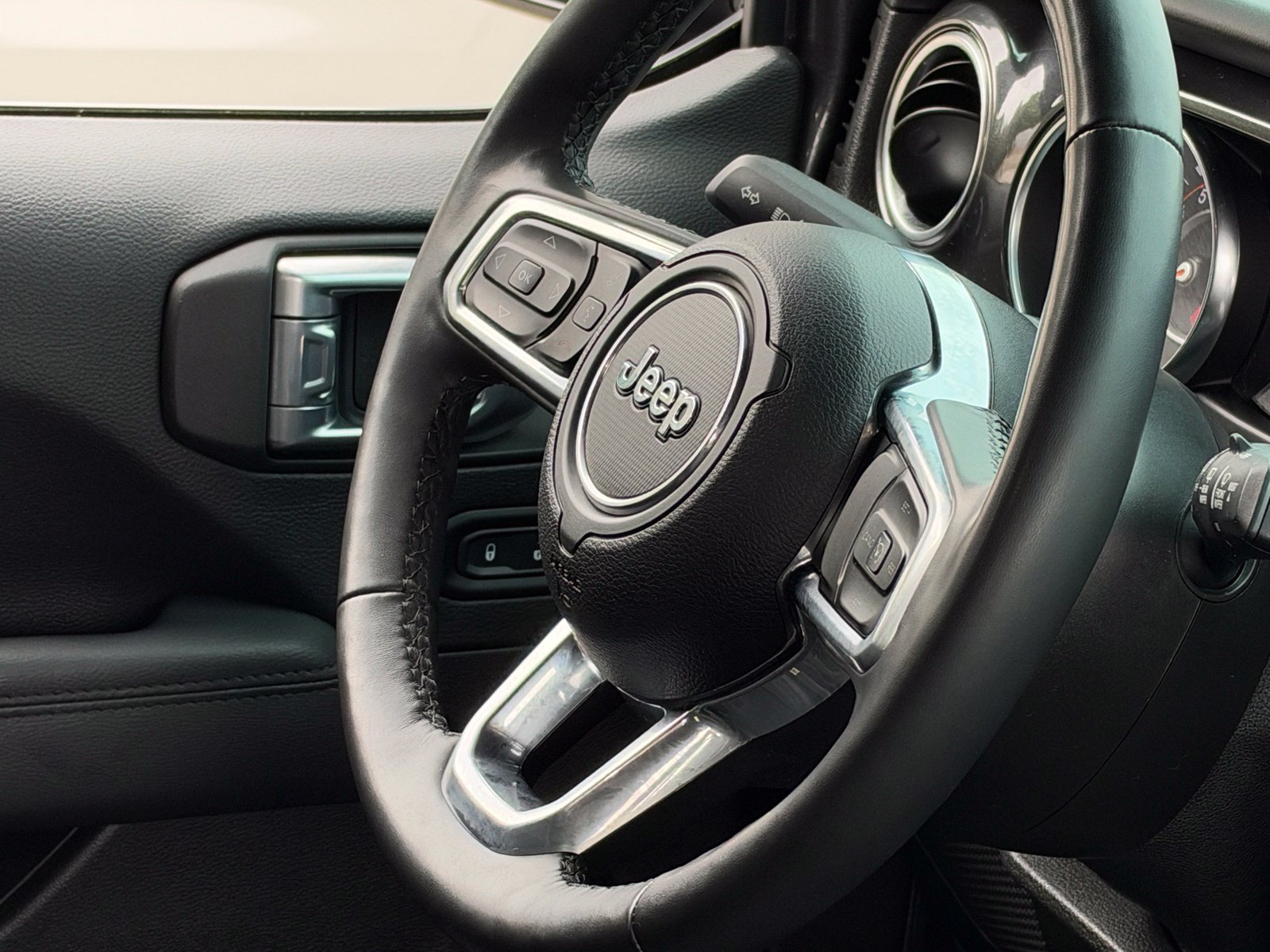 Used 2021 Jeep Wrangler Unlimited Sahara AWD/4WD image 27