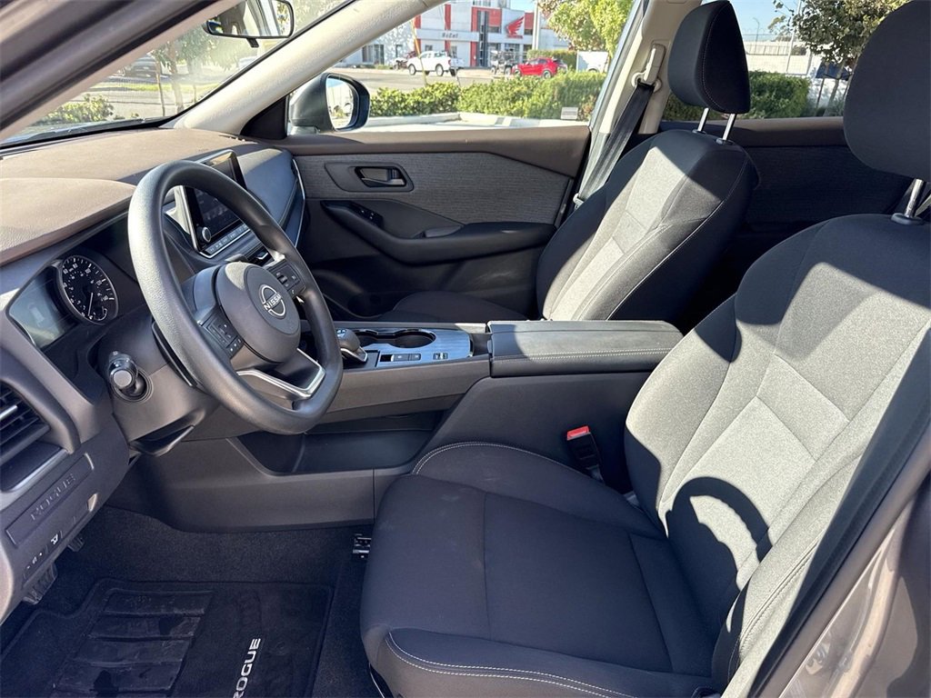 Used 2023 Nissan Rogue S image 17
