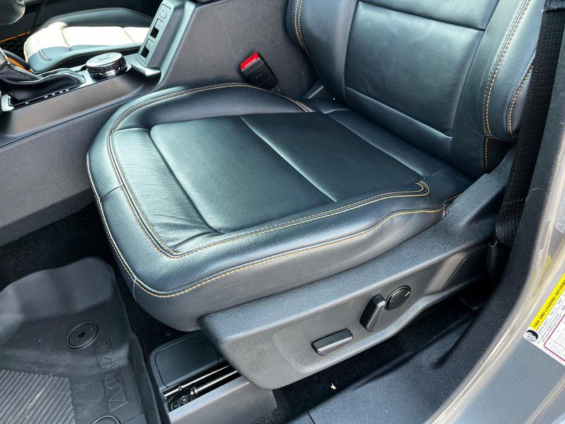 Used 2023 Ford Bronco Badlands image 14