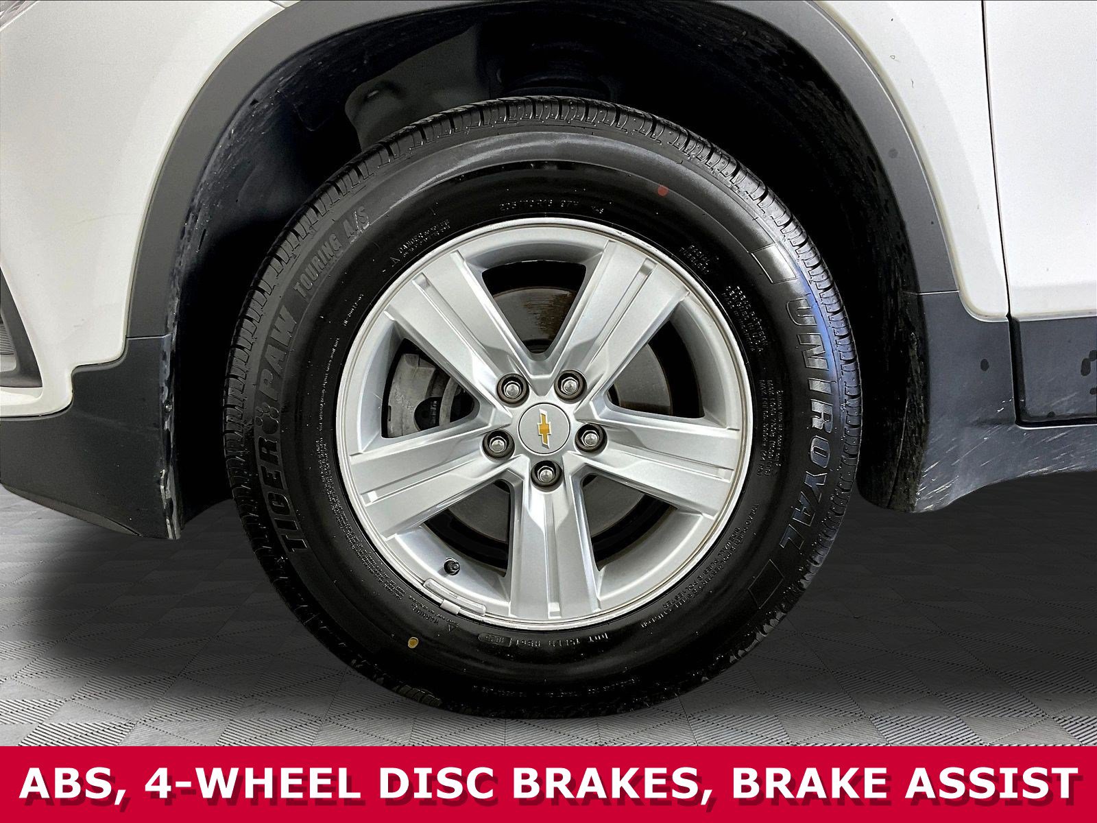 Used 2022 Chevrolet Trax LT w/ LT Convenience Package AWD/4WD image 28