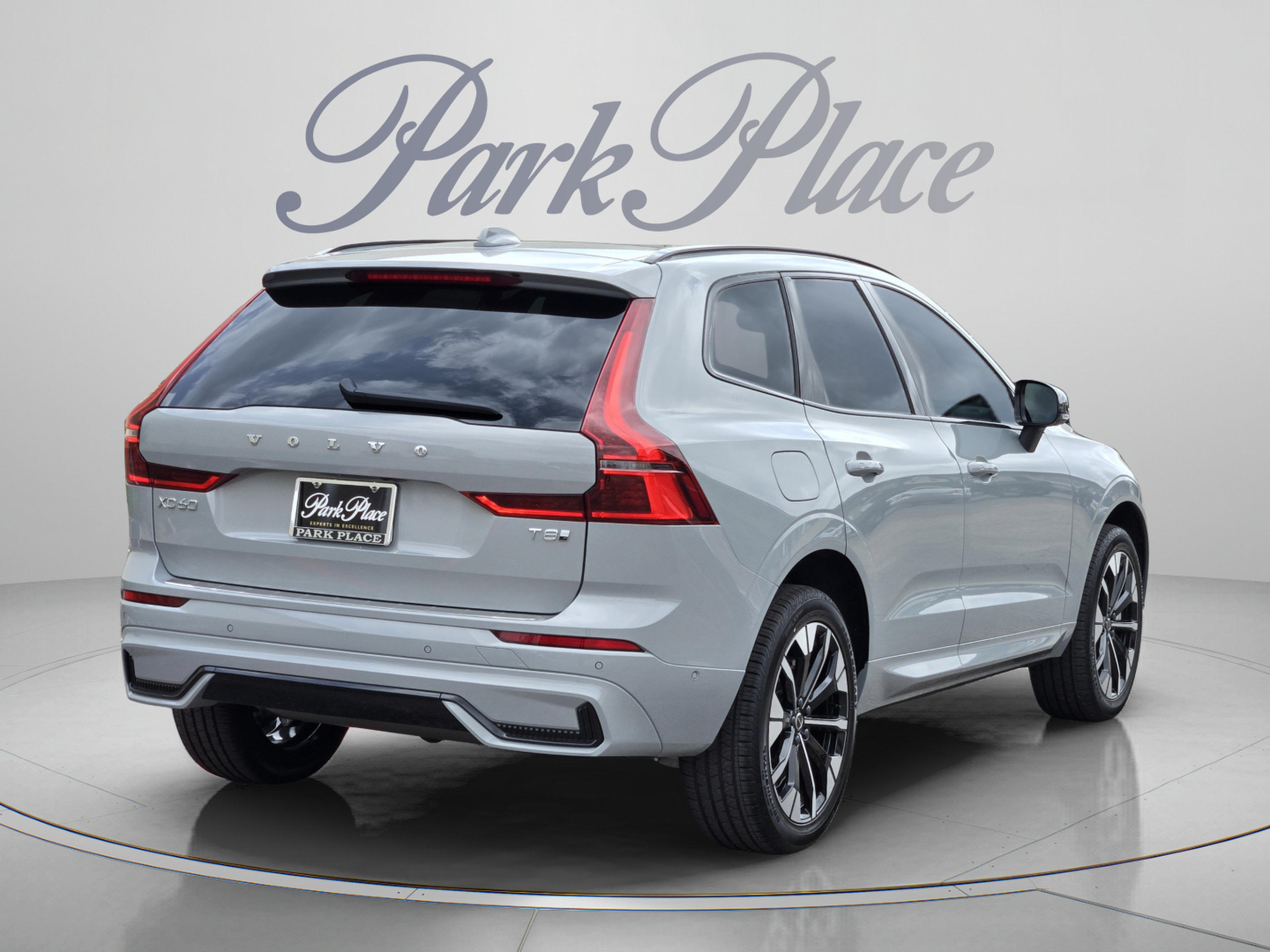 New 2026 Volvo XC60 T8 Plus w/ Climate Package PRO AWD/4WD image 6