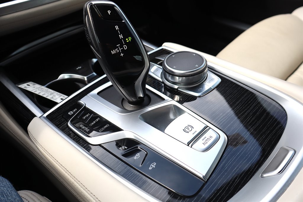Used 2020 BMW 740i w/ M Sport Package RWD image 38
