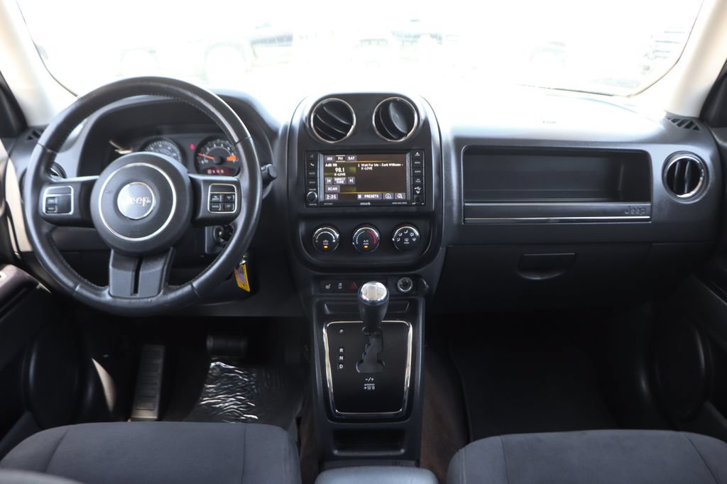 Used 2016 Jeep Patriot Latitude w/ Sun/Sound Group FWD image 25