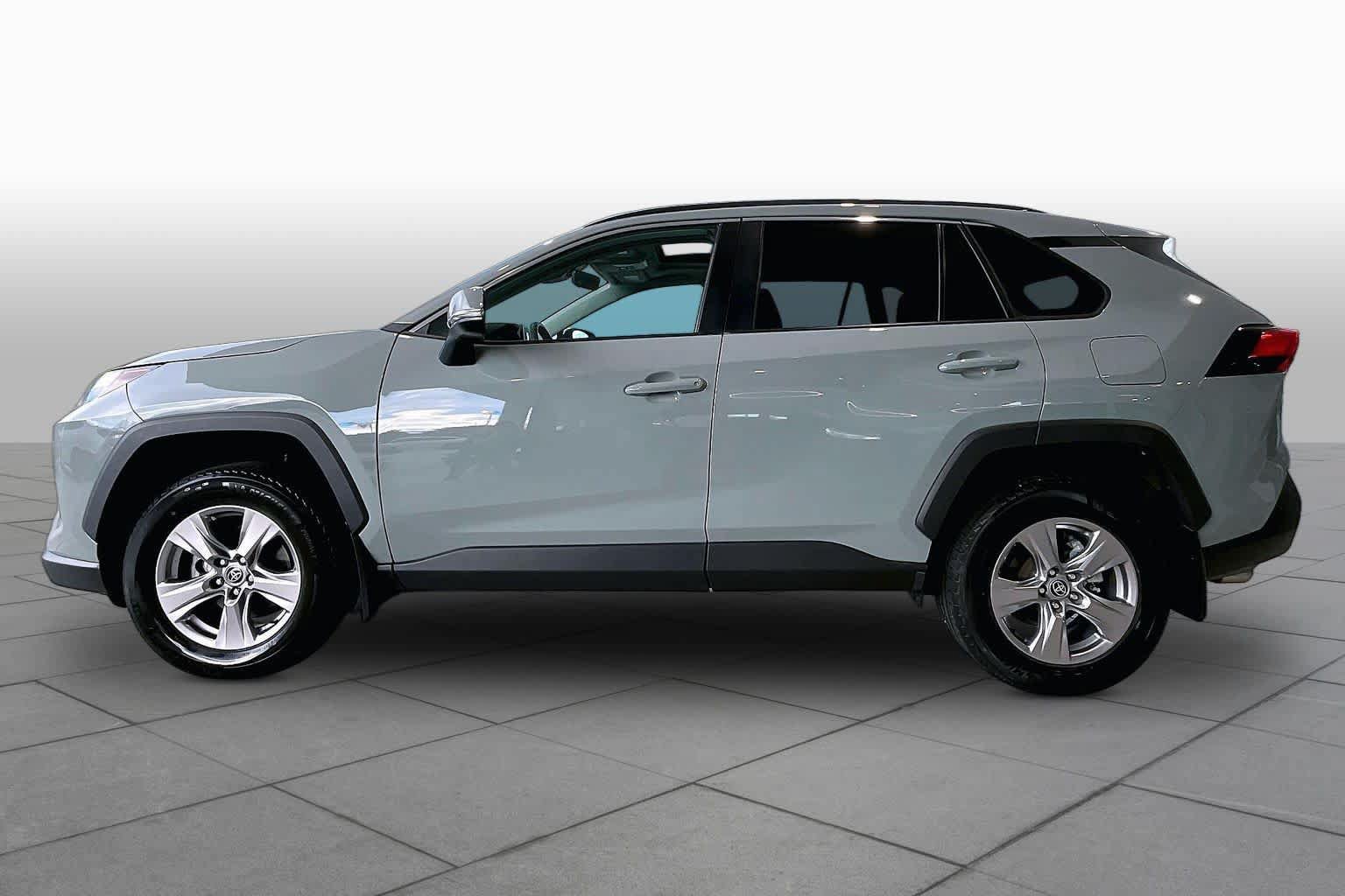 Used 2022 Toyota RAV4 XLE w/ Convenience Package FWD image 32