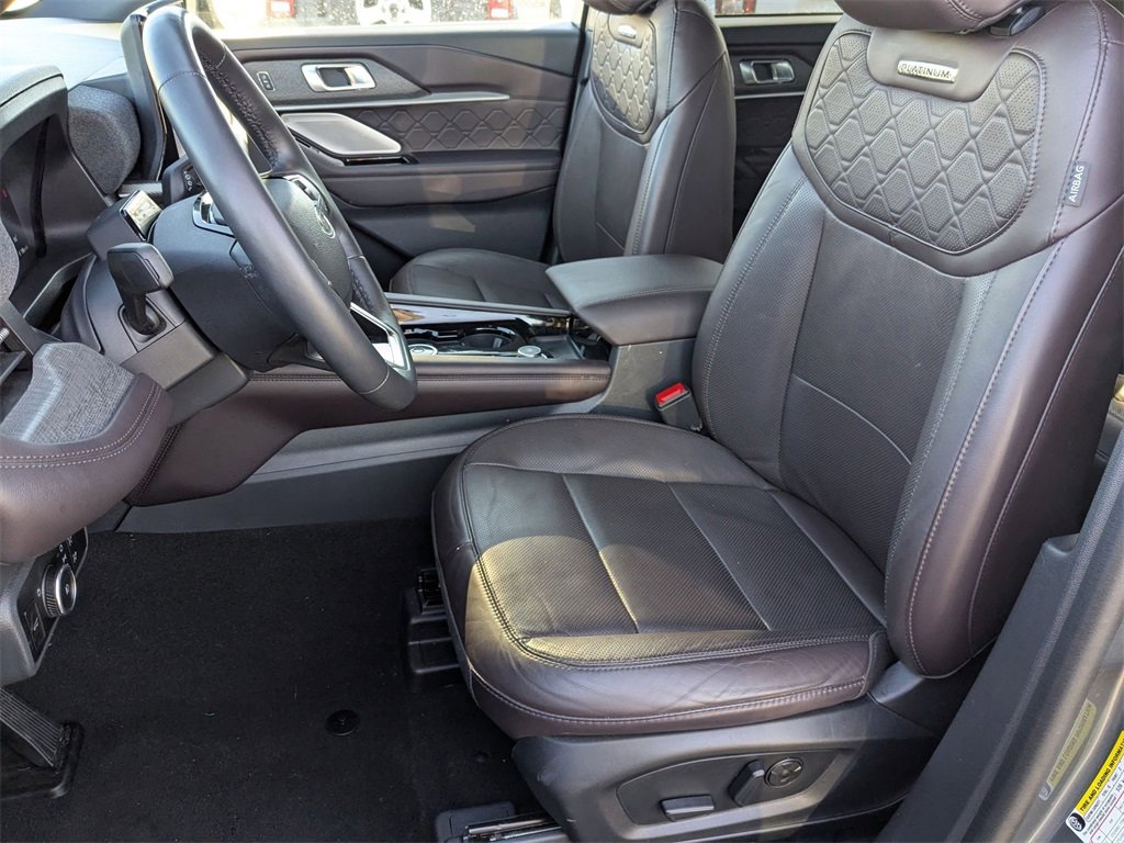Used 2025 Ford Explorer Platinum w/ LUX Leather Package image 18