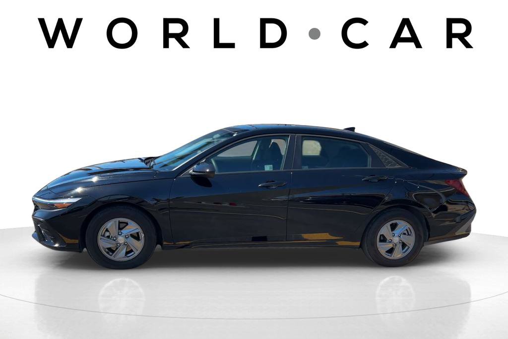 Certified 2025 Hyundai Elantra SE image 6
