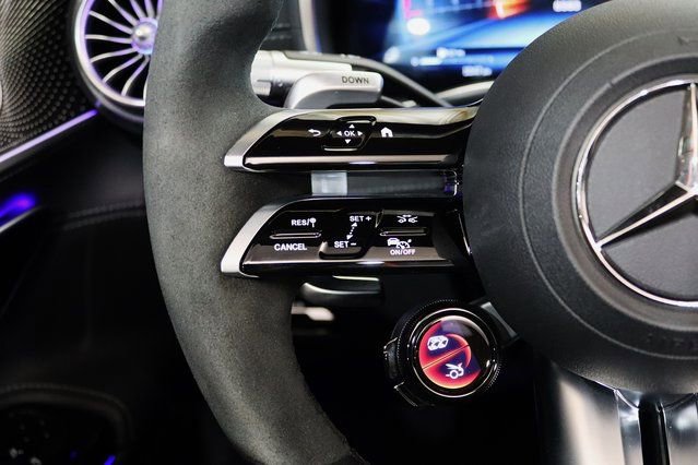Used 2022 Mercedes-Benz SL 55 AMG 4MATIC w/ Driver Assistance Package image 5