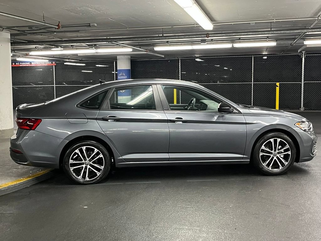 Used 2024 Volkswagen Jetta Sport FWD image 34