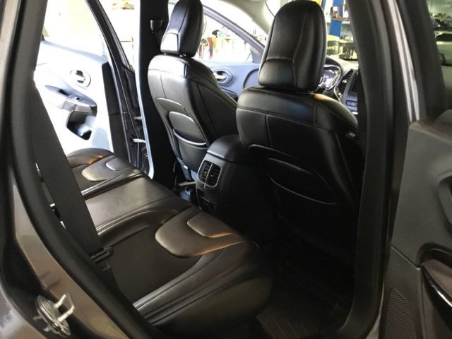 Used 2019 Jeep Cherokee Latitude Plus AWD/4WD image 44