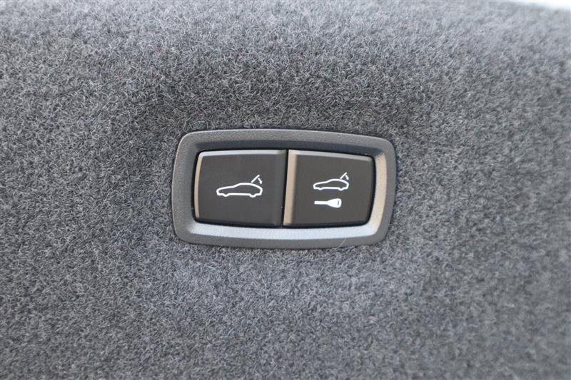 Used 2025 Porsche Taycan image 46