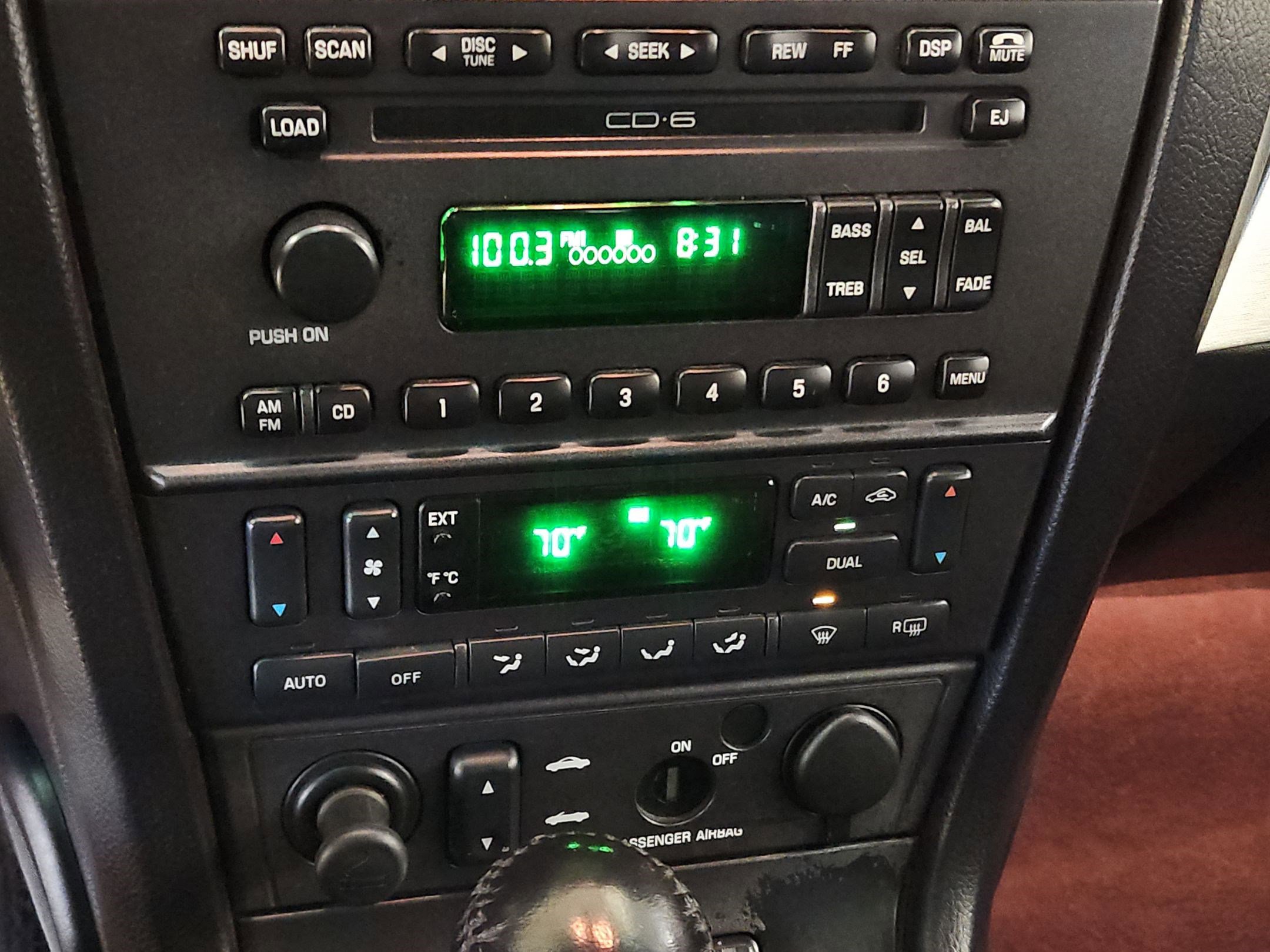 Used 2003 Ford Thunderbird image 25