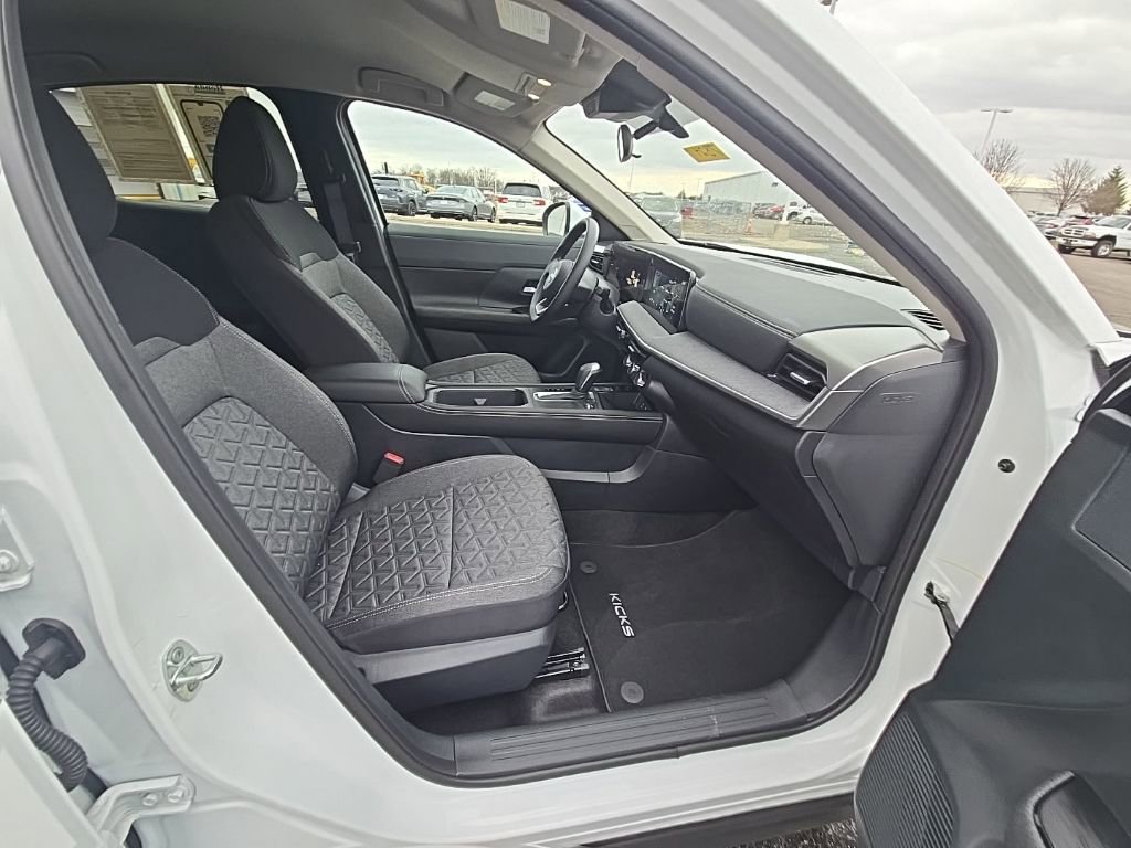 Used 2025 Nissan Kicks SV image 32