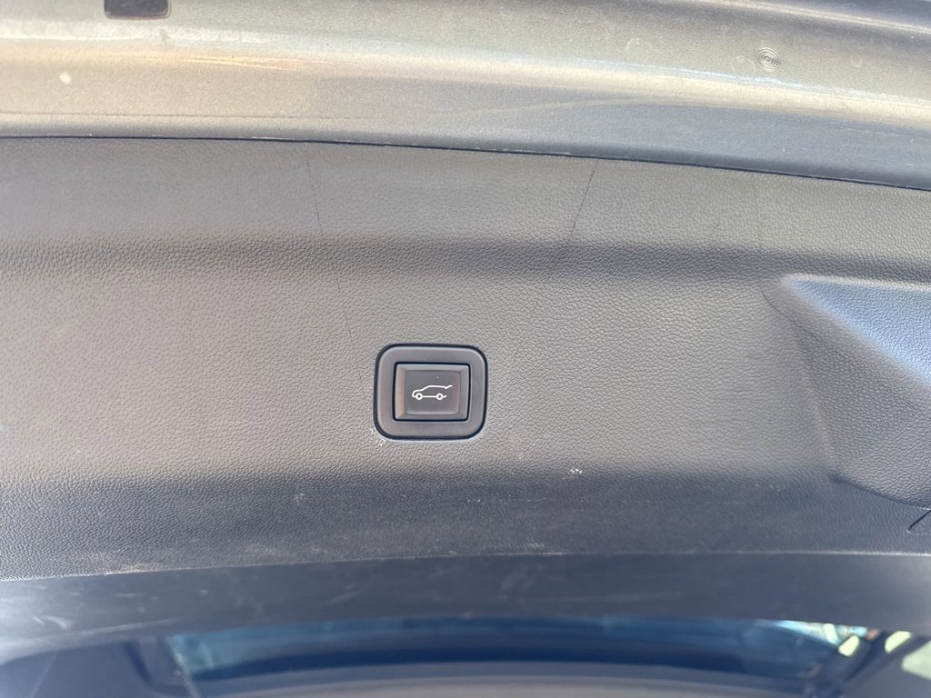 Used 2024 Chevrolet Suburban High Country image 16