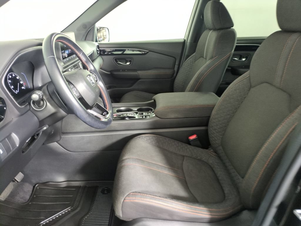 Certified 2025 Honda Pilot Sport image 13