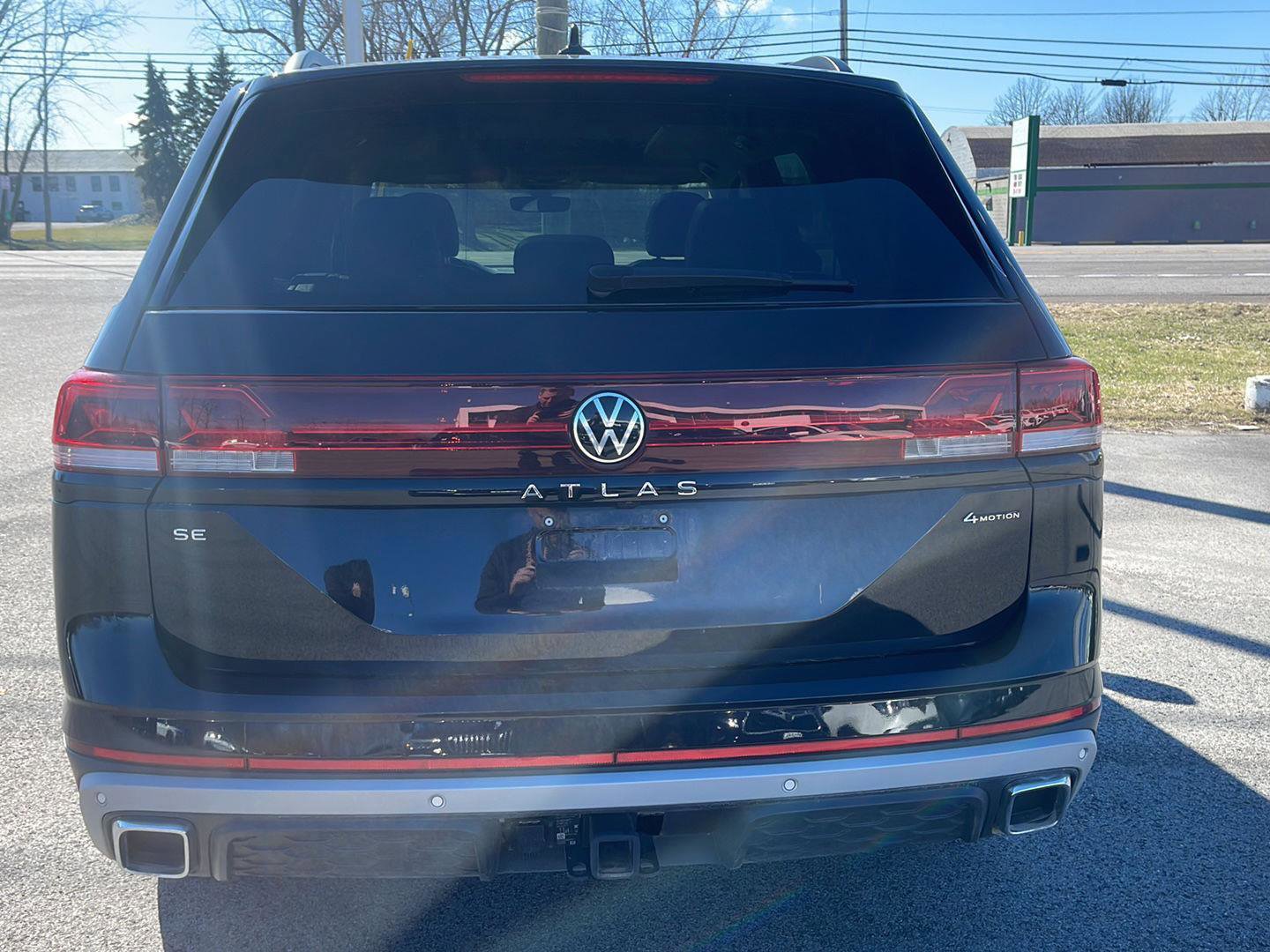 Used 2025 Volkswagen Atlas Peak Edition SE image 4