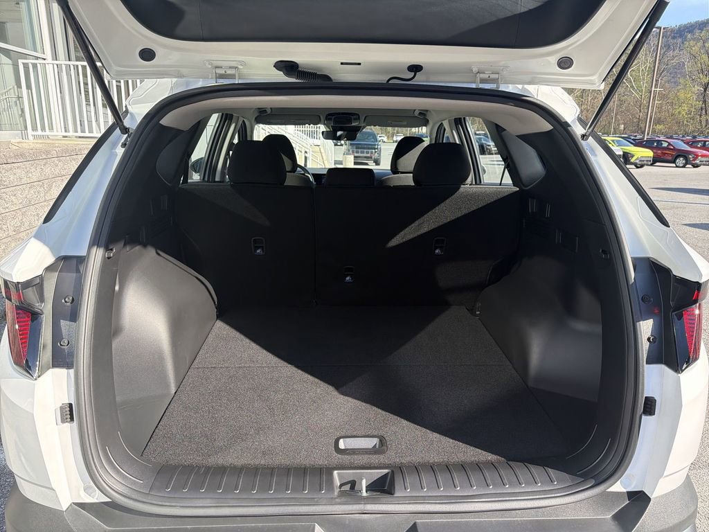 Used 2025 Hyundai Tucson SE image 29