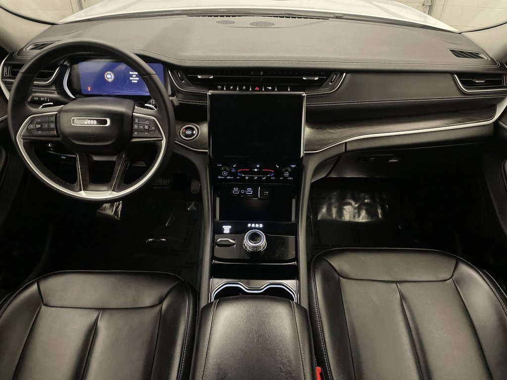 Used 2023 Jeep Grand Cherokee Limited image 14