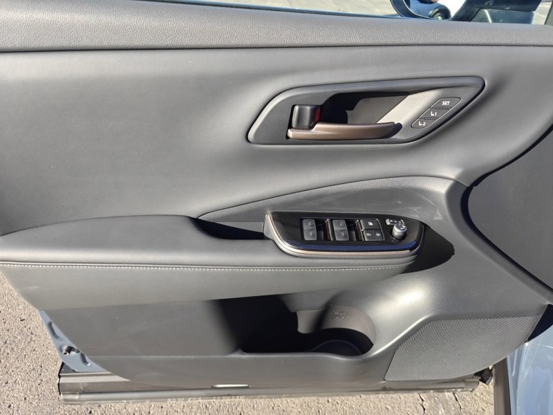 Used 2025 Toyota Crown Signia image 11