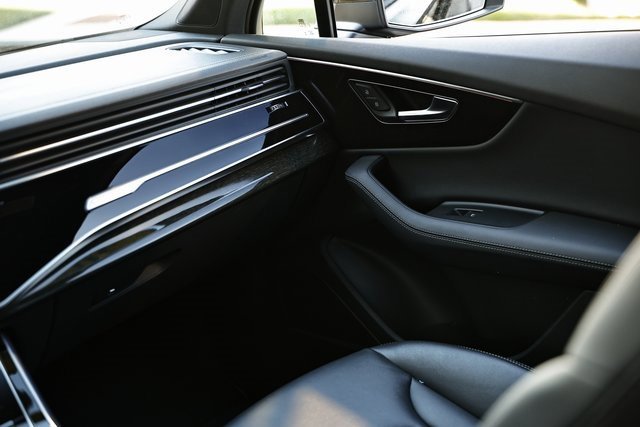 Used 2025 Audi Q7 3.0T Premium Plus image 29