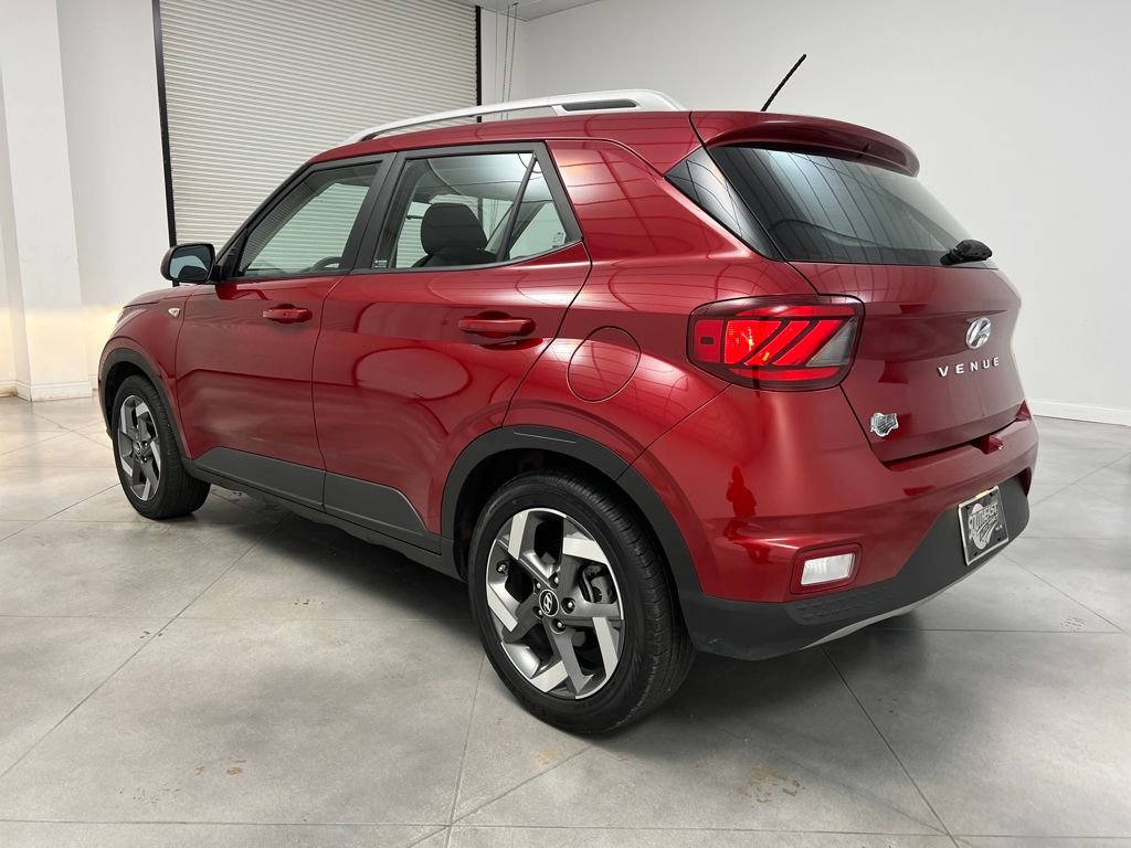 Used 2025 Hyundai Venue SEL image 5