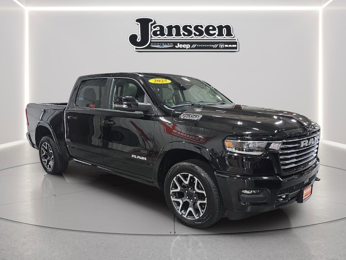 Used 2025 RAM 1500 Laramie AWD/4WD image 6