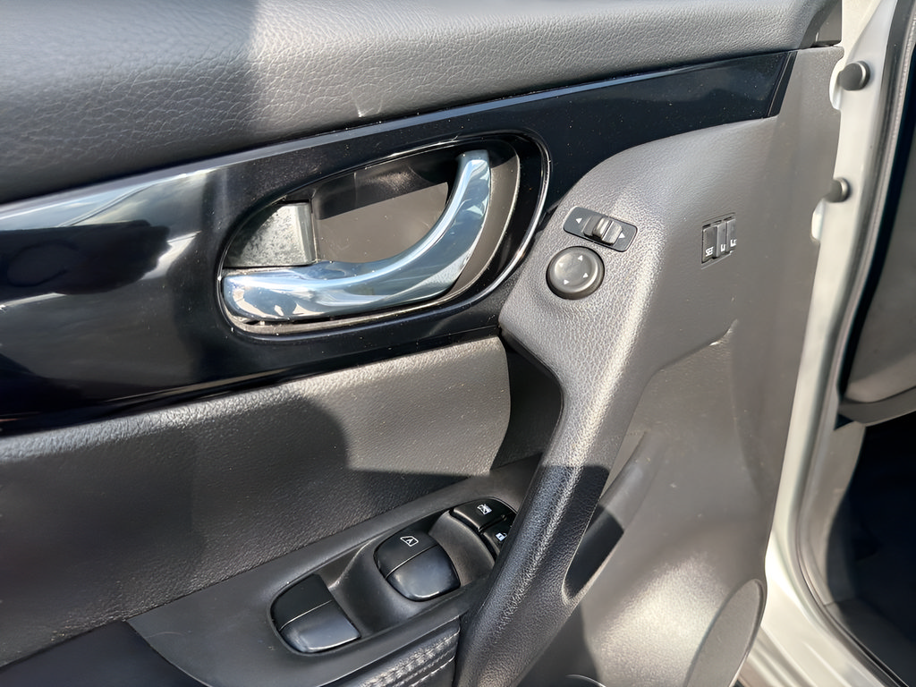 Used 2022 Nissan Rogue Sport SL w/ Premium Package AWD/4WD image 15