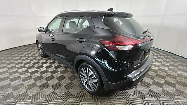 Used 2023 Nissan Kicks SV FWD image 4