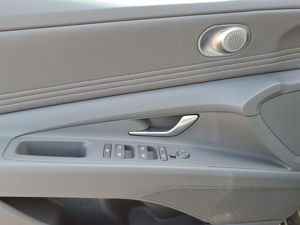 New 2026 Hyundai Elantra Sport FWD image 13