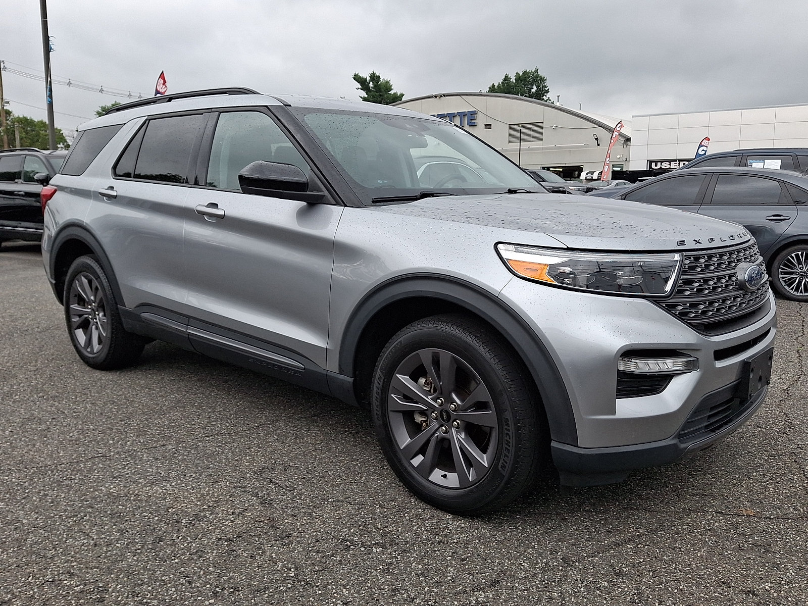 Used 2022 Ford Explorer XLT w/ Equipment Group 202A AWD/4WD image 3