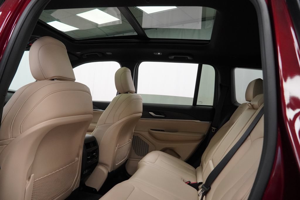 Certified 2025 Jeep Grand Cherokee Limited AWD/4WD image 20