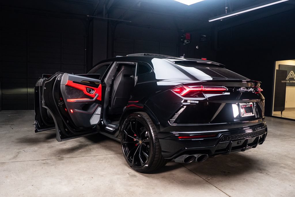 Used 2022 Lamborghini Urus AWD/4WD image 22