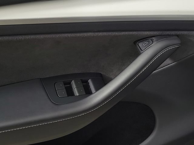Used 2024 Tesla Model Y Long Range AWD/4WD image 19