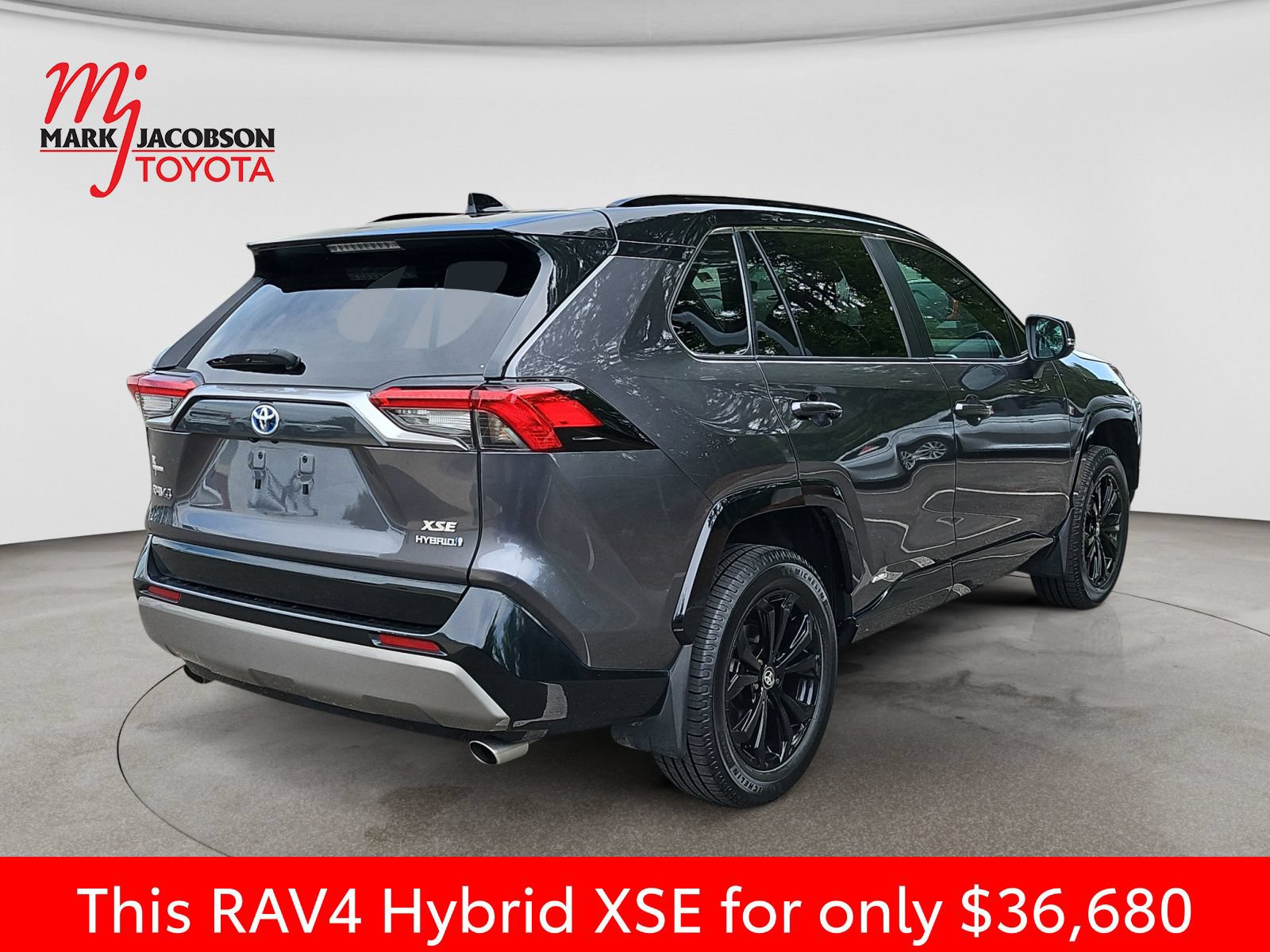 Used 2024 Toyota RAV4 XSE AWD/4WD image 9