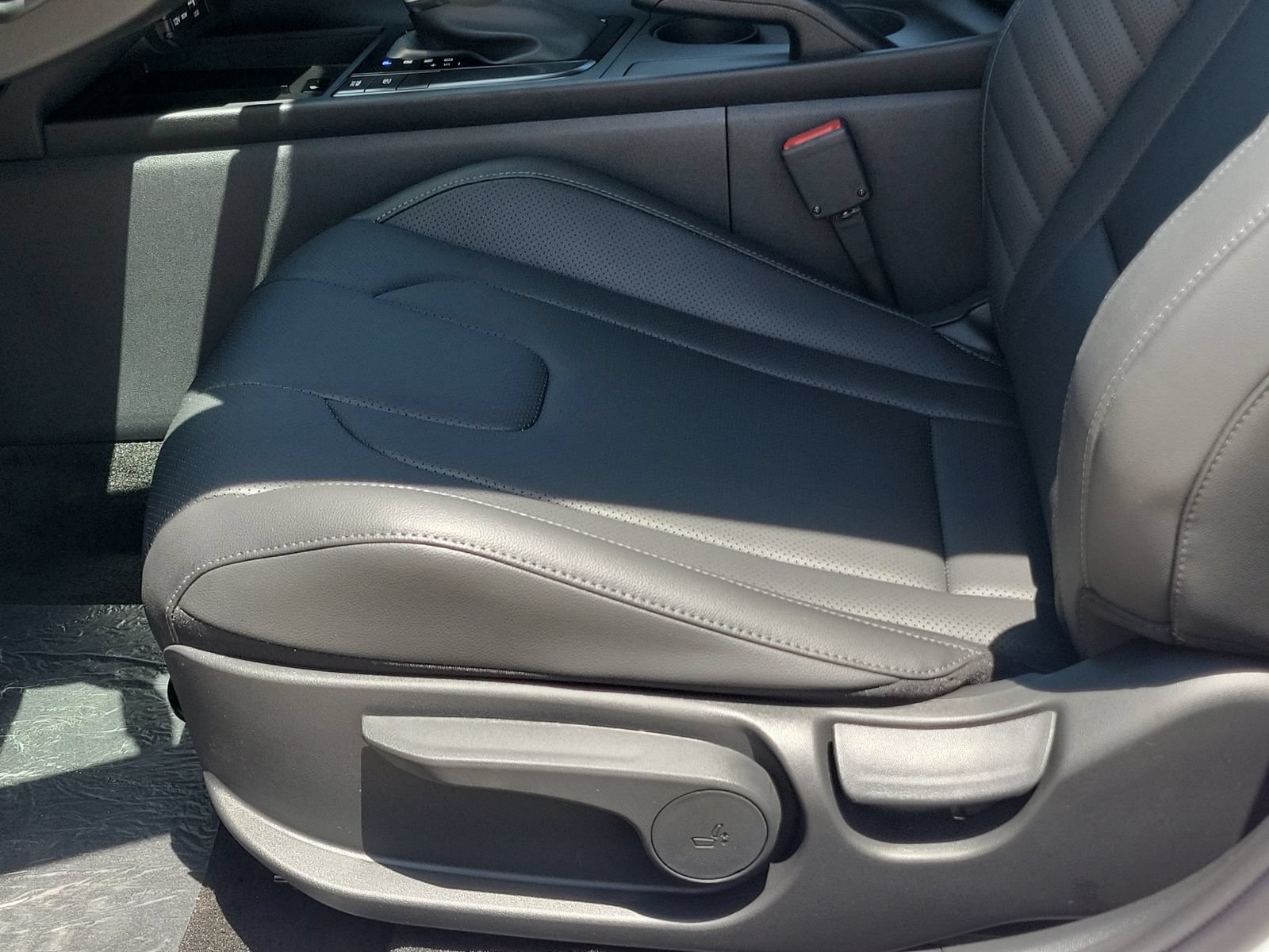 New 2026 Hyundai Elantra SEL Sport FWD image 16