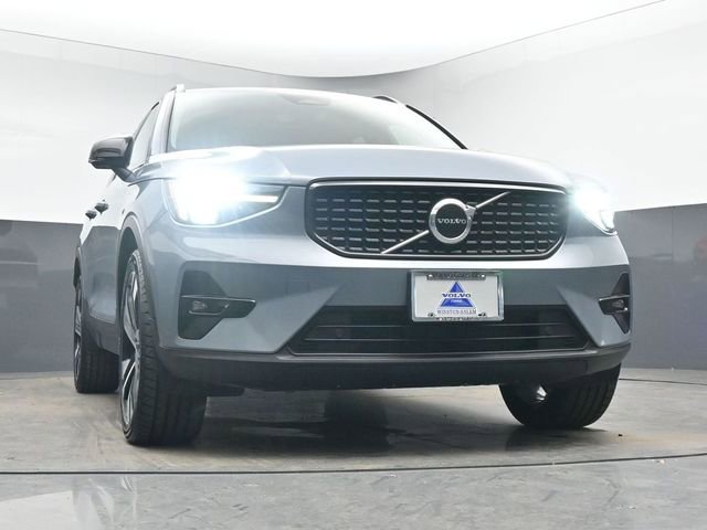 Used 2023 Volvo XC40 B5 Plus w/ Climate Package image 41