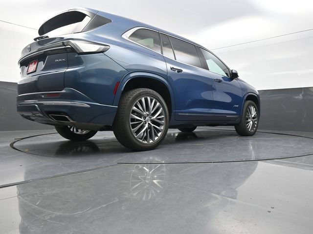 Used 2025 Buick Enclave Avenir AWD/4WD image 38