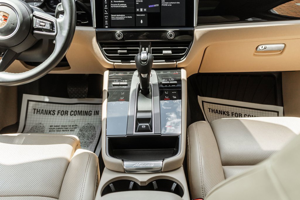 Used 2022 Porsche Macan image 12