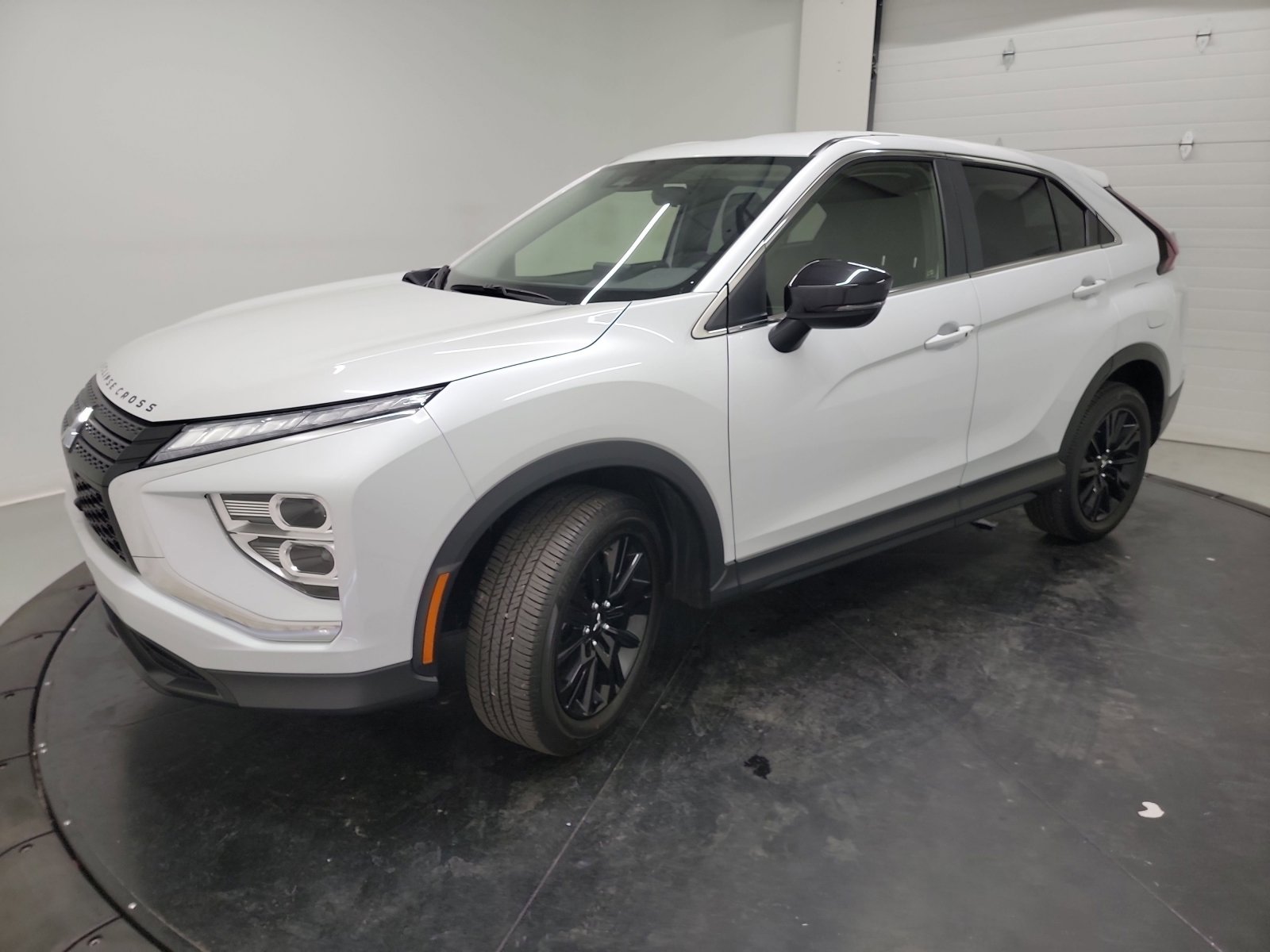 Used 2024 Mitsubishi Eclipse Cross LE AWD/4WD image 3