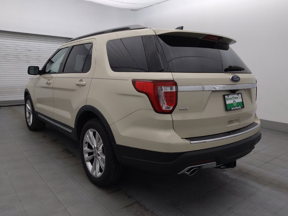 Used 2018 Ford Explorer XLT w/ Equipment Group 202A FWD image 5