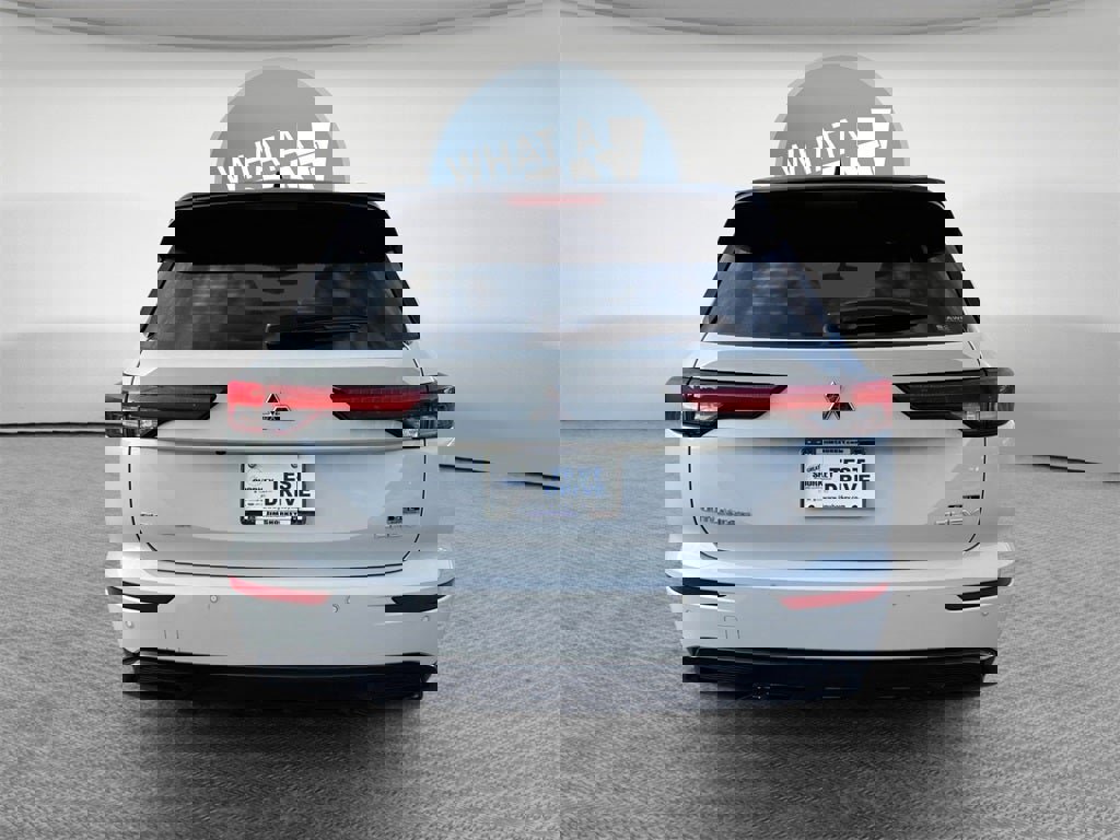 New 2025 Mitsubishi Outlander 4WD Plug-In Hybrid image 7