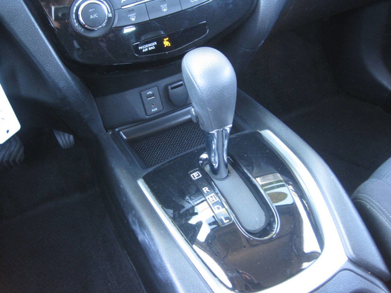 Used 2016 Nissan Rogue S image 32