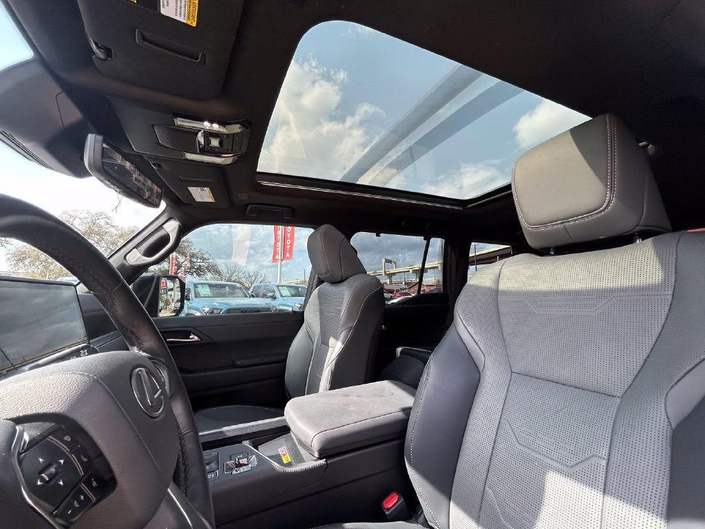 Used 2024 Lexus GX 550 w/ Accessory Package (2T) AWD/4WD image 12