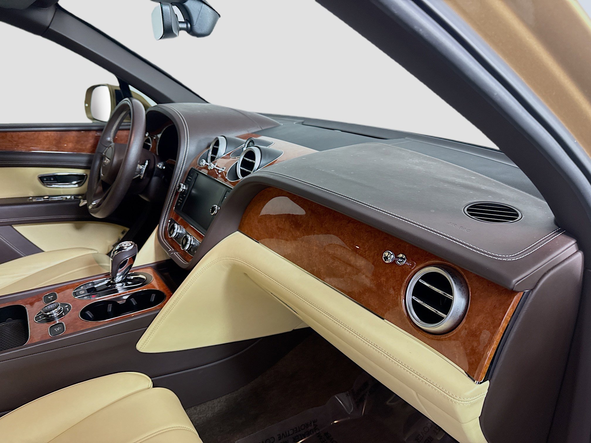 Used 2019 Bentley Bentayga image 30