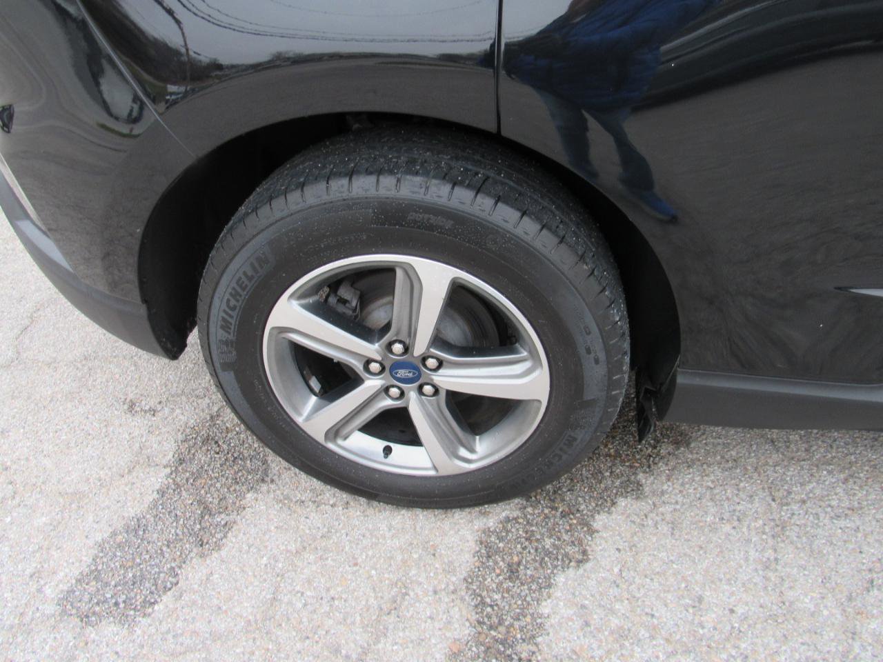 Used 2020 Ford Edge SEL w/ Convenience Package image 4