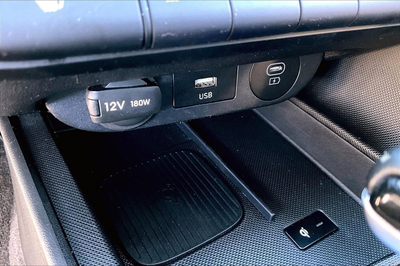 Used 2025 Hyundai Elantra SEL FWD image 17